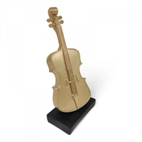 פסל צ'לו מוזהב 1540