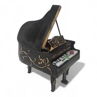 פסל םסנתר עם ורד 6335