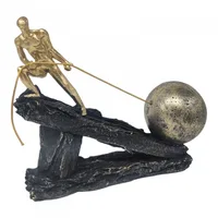 פסל אדם מושך כדור 3291
