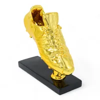 פסל נעל כדורגל מוזהבת 1358