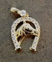 תליון זהב 14 קראט סוס עם פרסה משובץ