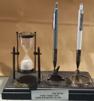 העטים לא כלולות במעמד