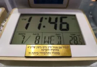 שעון מעורר דיגיטלי LCD לקיר או שולחן עם תאורת לד כחולה מסגרת במבוק 5163
